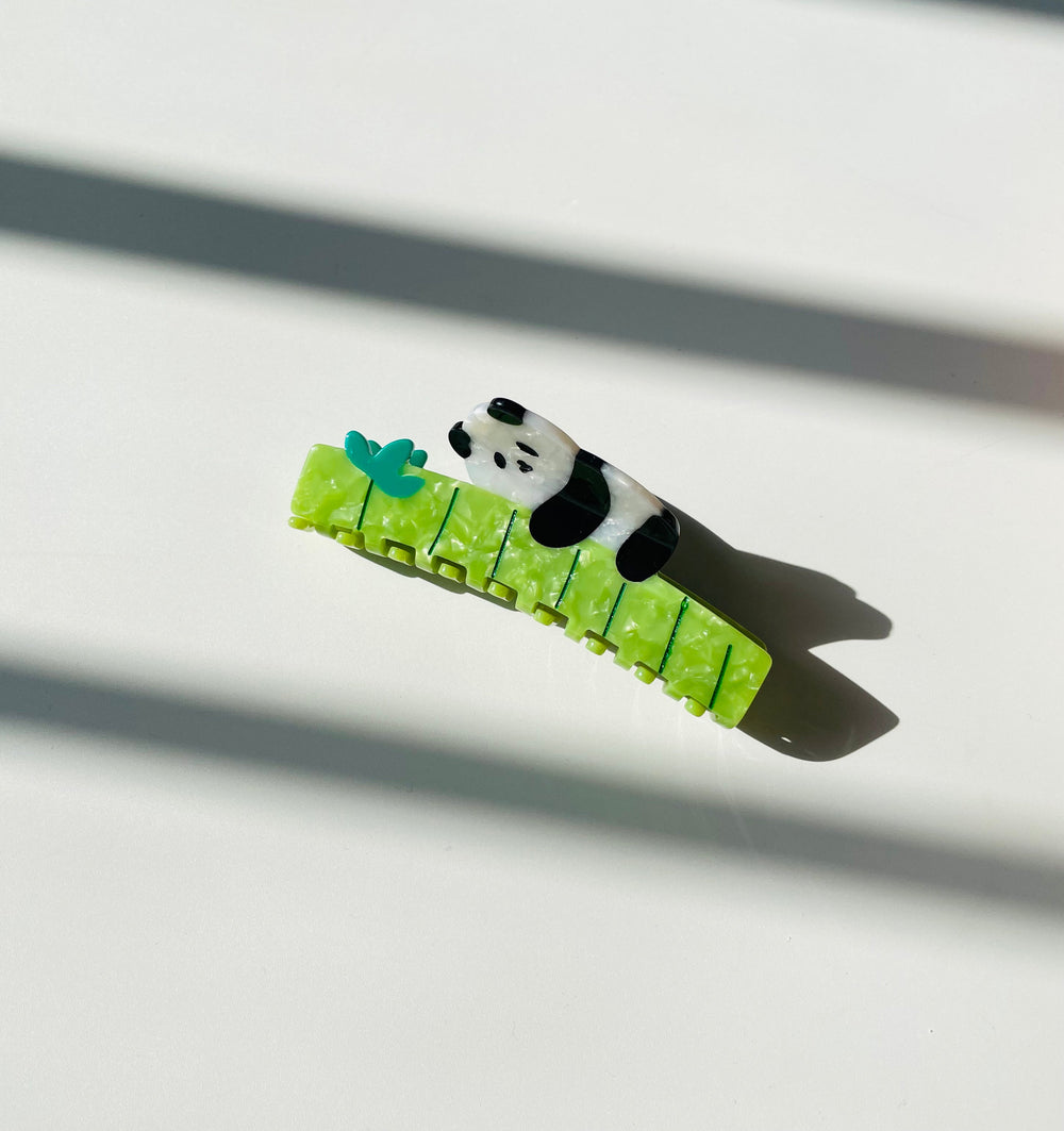 Panda Hugging Bamboo Hair Claw｜AKJK