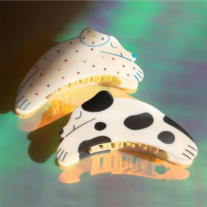 Curious Dalmatian Dog Hair Claw｜AKJK